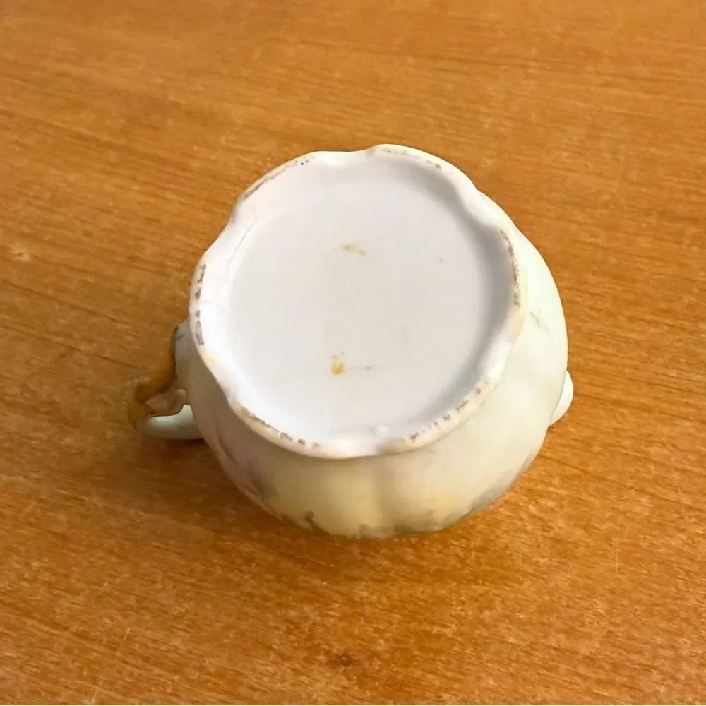 Vintage Floral Cream and Sugar Set with‎ Gold Accents